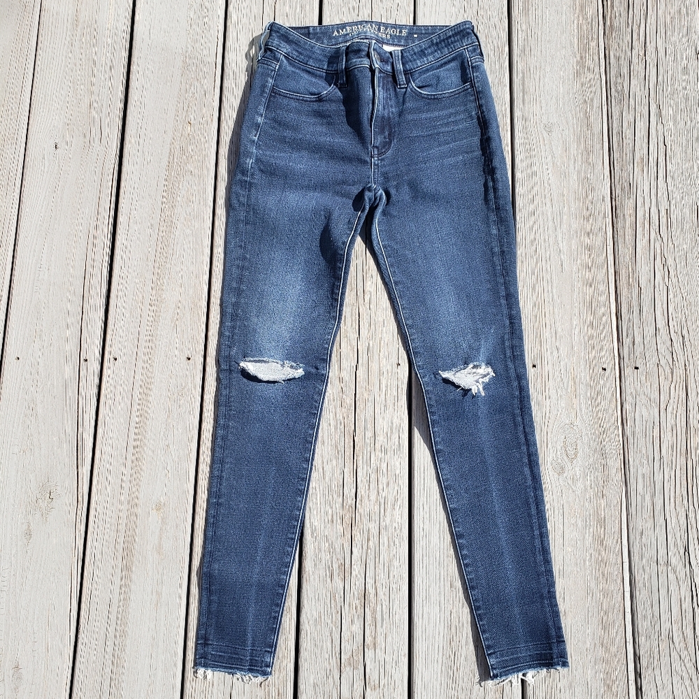 American Eagle High-Rise Distressd Skinny Jeans - Size 2